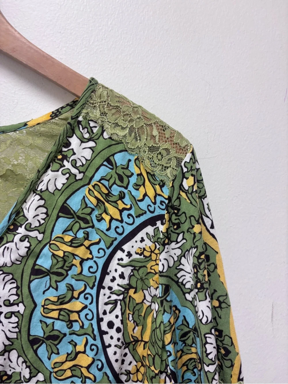 Tiny Anthropologie Long Sleeve Printed V Neck Top